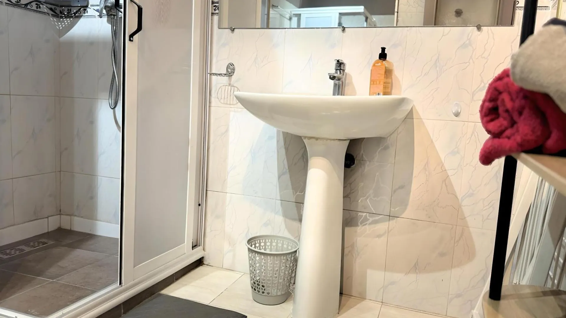 Cosy Appartement Au Super Centre Ville Avec Vue Partielle Sur Le Parc Agádír Apartmán